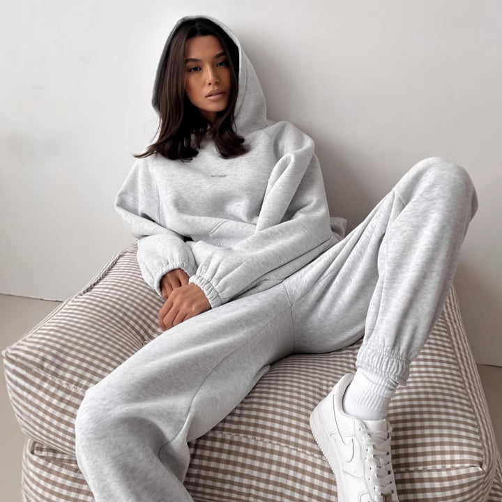 Damer avslappnad oversized sweatshirt och bekväma joggingsbyxor Eva Jonsson-Eva Jonsson