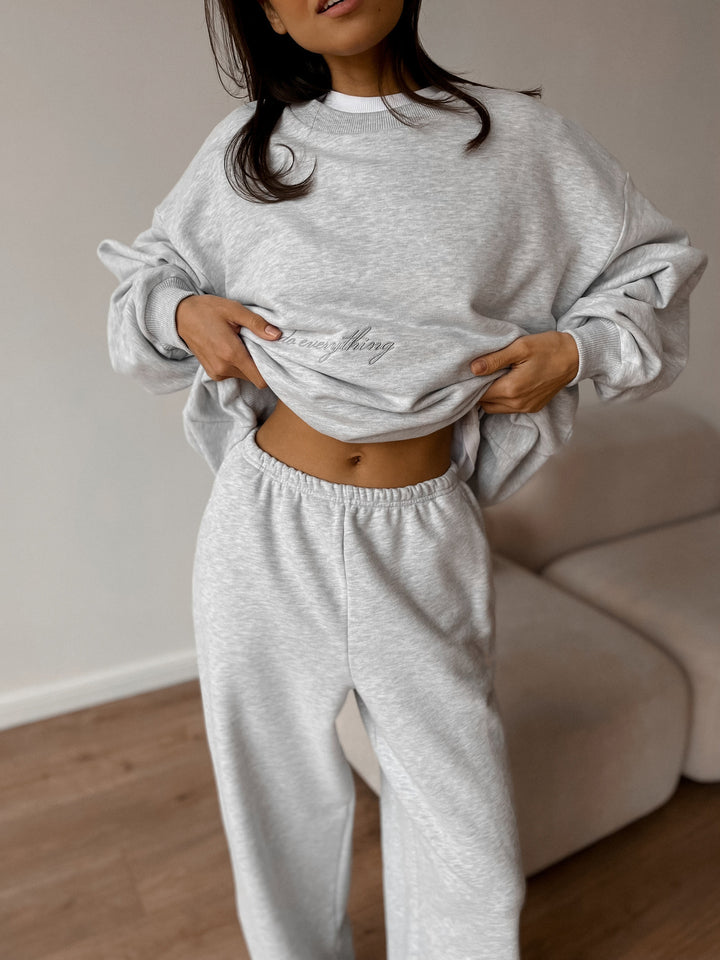 Damer avslappnad oversized sweatshirt och bekväma joggingsbyxor Eva Jonsson-Eva Jonsson