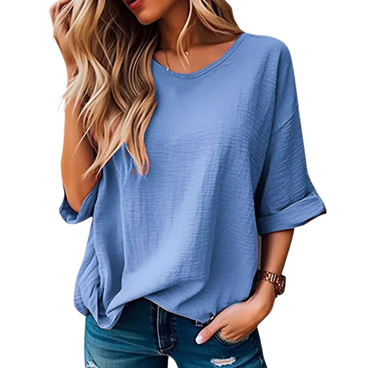 Damer avslappnad oversized t-shirt med djup u-ringning och uppvikt ärmar Mirla-Eva Jonsson