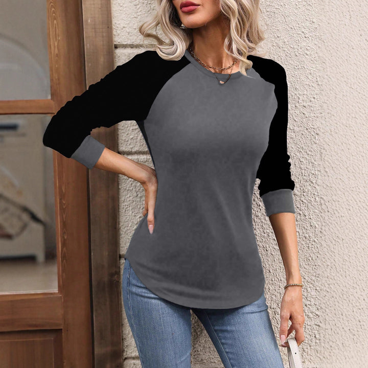 Damer avslappnad raglan topp med modernt kontrastdesign Mirla-Eva Jonsson