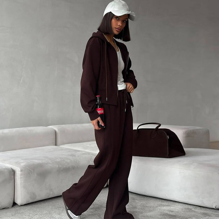 Damer avslappnad set av cropped hoodie och lösa joggingsbyxor Mirla-Eva Jonsson