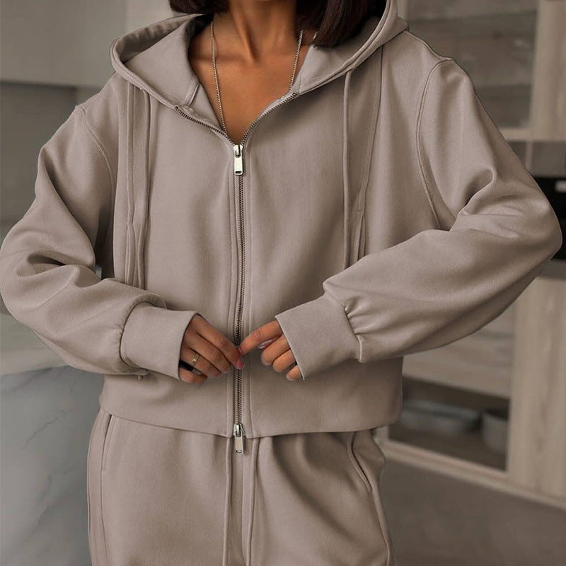 Damer avslappnad set av cropped hoodie och lösa joggingsbyxor Mirla-Eva Jonsson