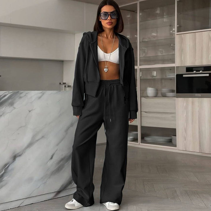 Damer avslappnad set av cropped hoodie och lösa joggingsbyxor Mirla-Eva Jonsson