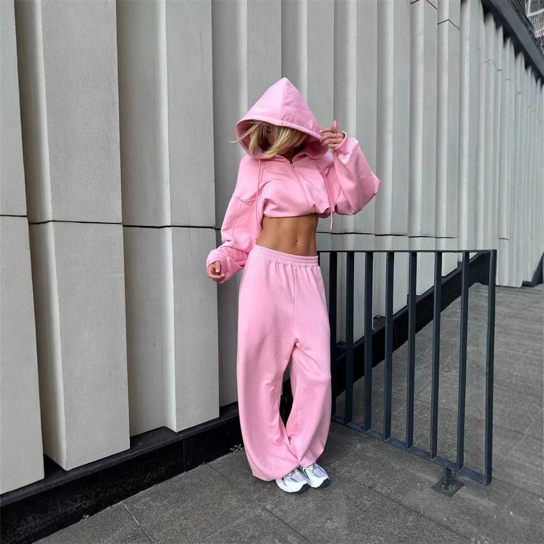 Damer avslappnad set av cropped hoodie och vida joggbukser Eva Jonsson-Eva Jonsson