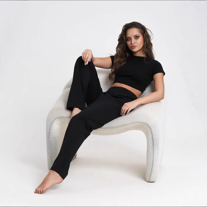 Damer avslappnad set med cropped topp och vida tygbyxor Mirla-Eva Jonsson