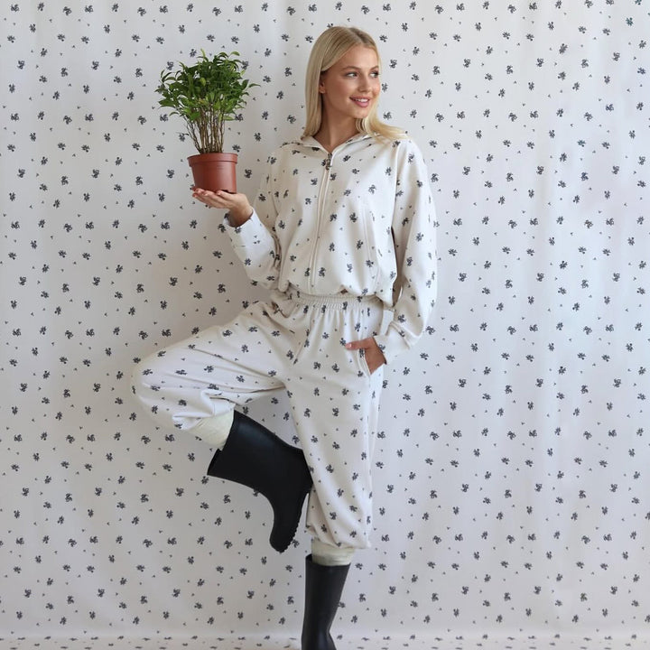 Damer avslappnad set med prickig topp och bekväma byxor Mirla-Eva Jonsson