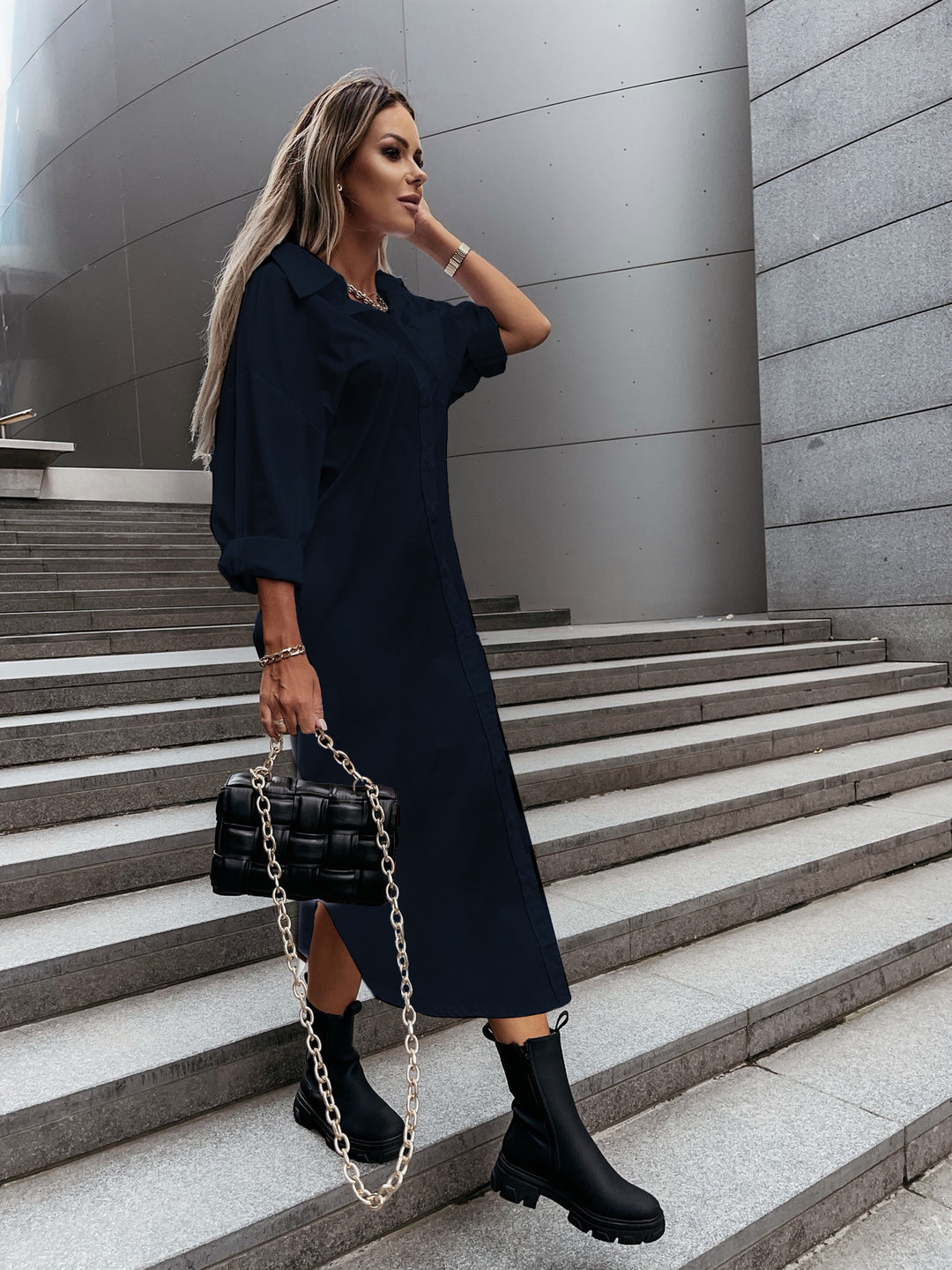 Damer avslappnad skjortklänning med klassiska knappar och oversized snitt Mirla-Eva Jonsson