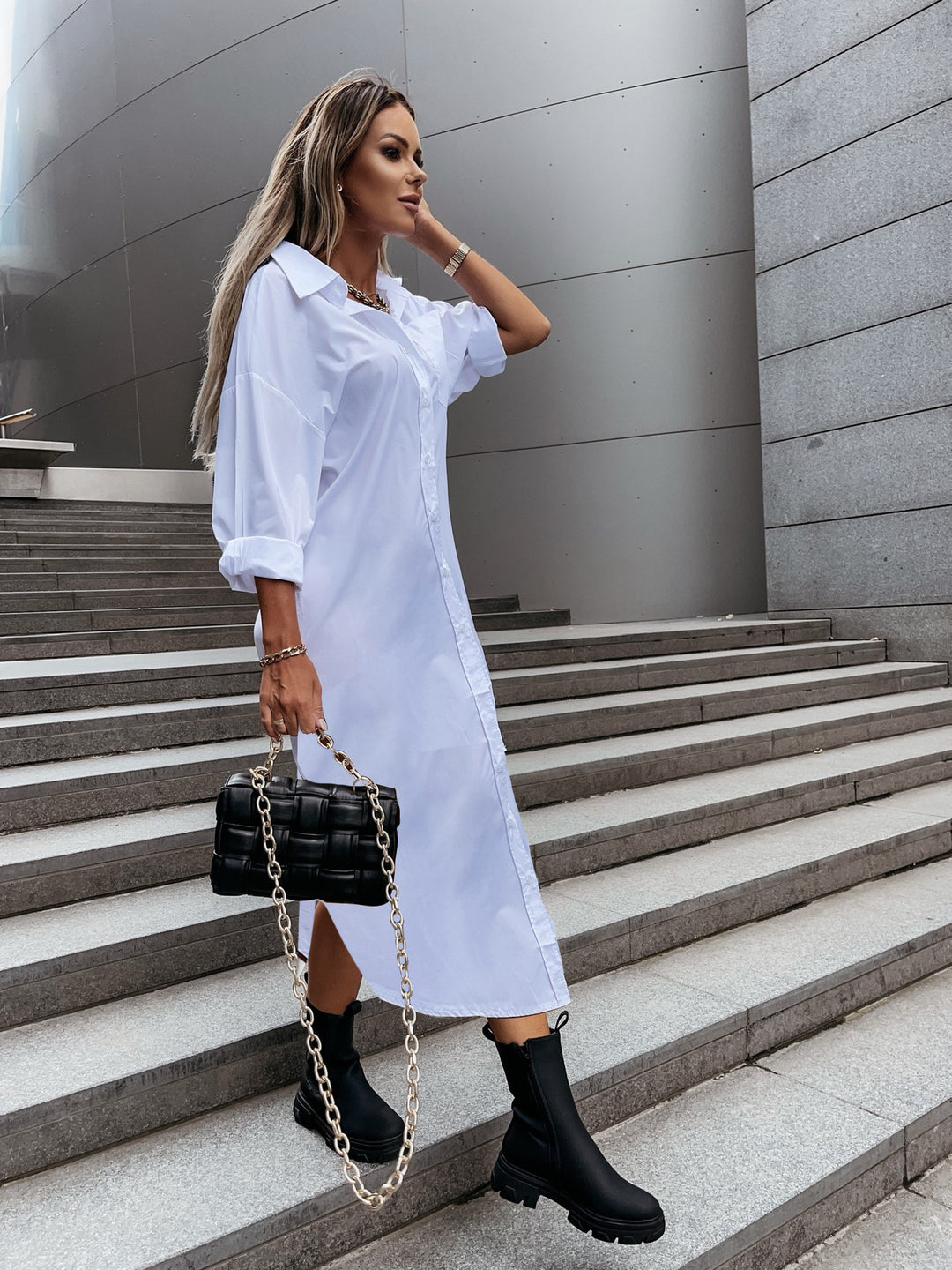 Damer avslappnad skjortklänning med klassiska knappar och oversized snitt Mirla-Eva Jonsson