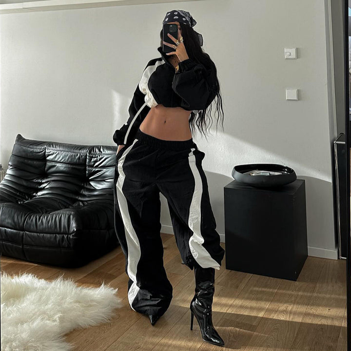 Damer avslappnad sportdräkt med cropped jacka och vida byxor Mirla-Eva Jonsson