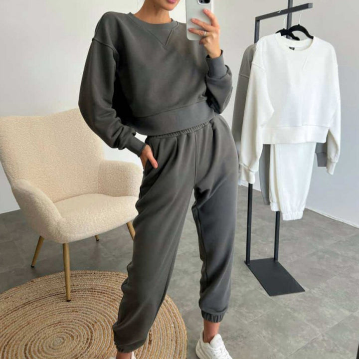 Damer avslappnad sportdräkt med cropped sweatshirt och bekväma joggingbyxor Eva Jonsson-Eva Jonsson