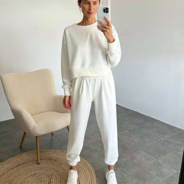 Damer avslappnad sportdräkt med cropped sweatshirt och bekväma joggingbyxor Eva Jonsson-Eva Jonsson
