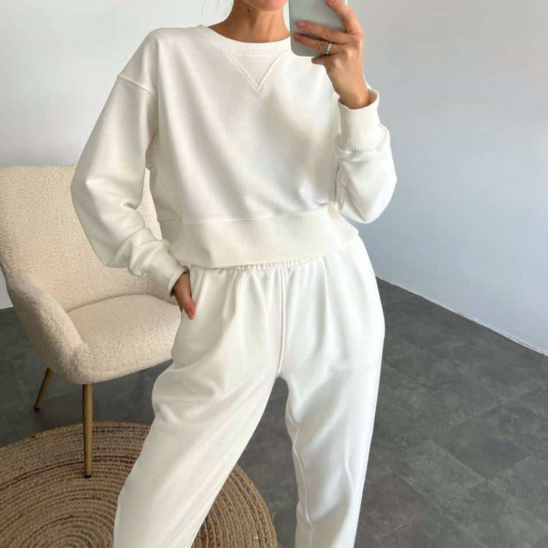 Damer avslappnad sportdräkt med cropped sweatshirt och bekväma joggingbyxor Eva Jonsson-Eva Jonsson