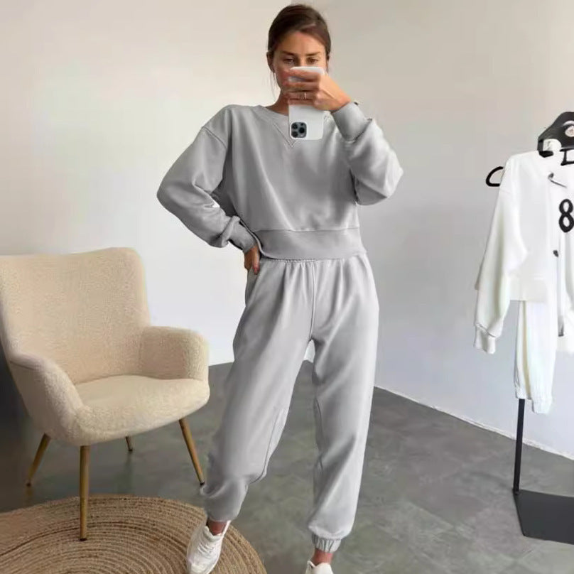 Damer avslappnad sportdräkt med cropped sweatshirt och bekväma joggingbyxor Eva Jonsson-Eva Jonsson