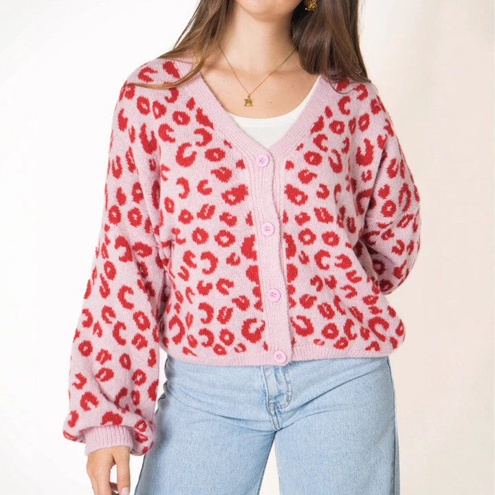 Damer avslappnad stickad cardigan med elegant leopardmönster Mirla-Eva Jonsson