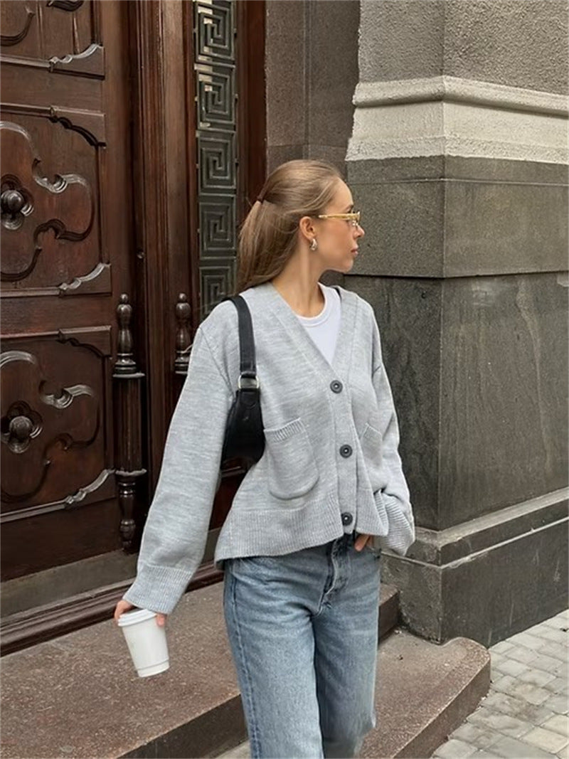 Damer avslappnad stickad cardigan med stora fickor och knäppning Mirla-Eva Jonsson