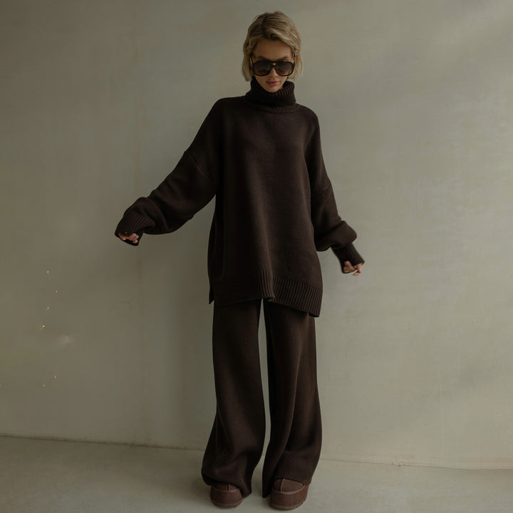 Damer avslappnad stickad dräkt med oversized tröja och vida byxor Mirla-Eva Jonsson