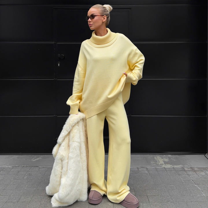Damer avslappnad stickad dräkt med oversized tröja och vida byxor Mirla-Eva Jonsson