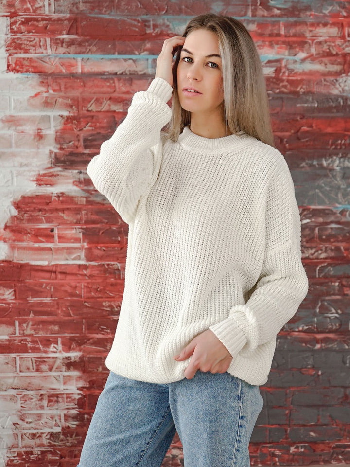 Damer avslappnad stickad klänning med oversized snitt och stiligt bälte Mirla-Eva Jonsson