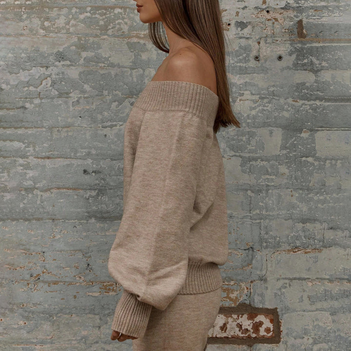 Damer avslappnad stickad kostym med off-shoulder och vida ben Mirla-Eva Jonsson