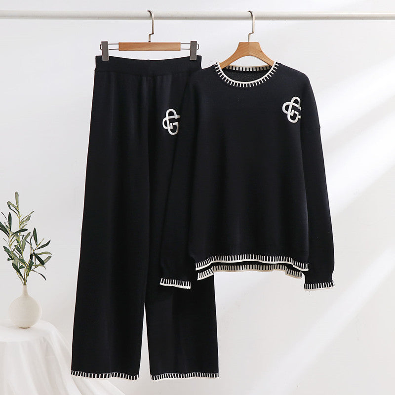 Damer avslappnad stickad loungewear-set med dekorativa kontrastdetaljer Mirla-Eva Jonsson