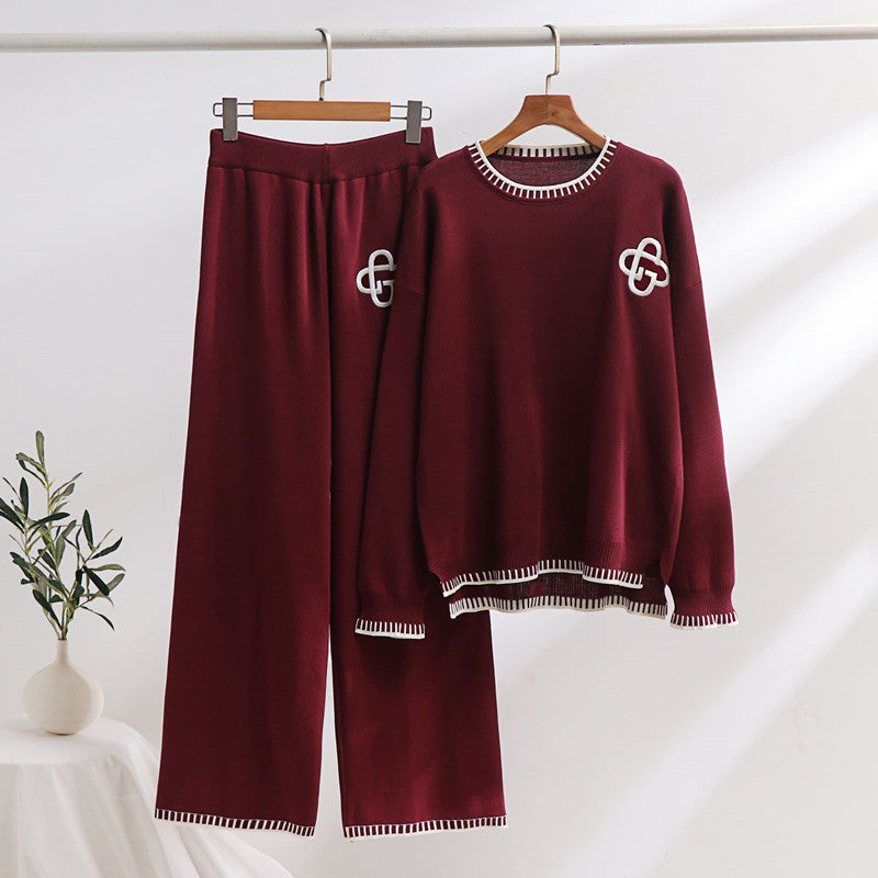 Damer avslappnad stickad loungewear-set med dekorativa kontrastdetaljer Mirla-Eva Jonsson