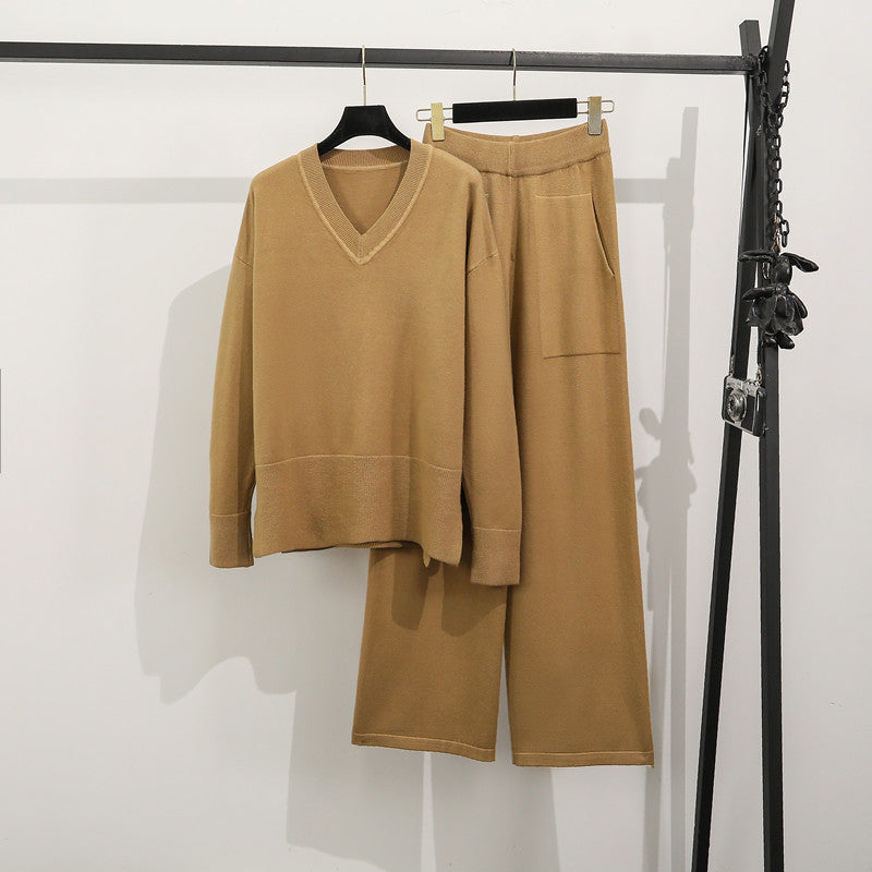 Damer avslappnad stickad loungewear-set med djup V-hals och praktiska fickor Mirla-Eva Jonsson