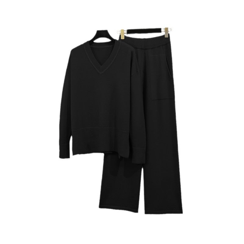 Damer avslappnad stickad loungewear-set med djup V-hals och praktiska fickor Mirla-Eva Jonsson