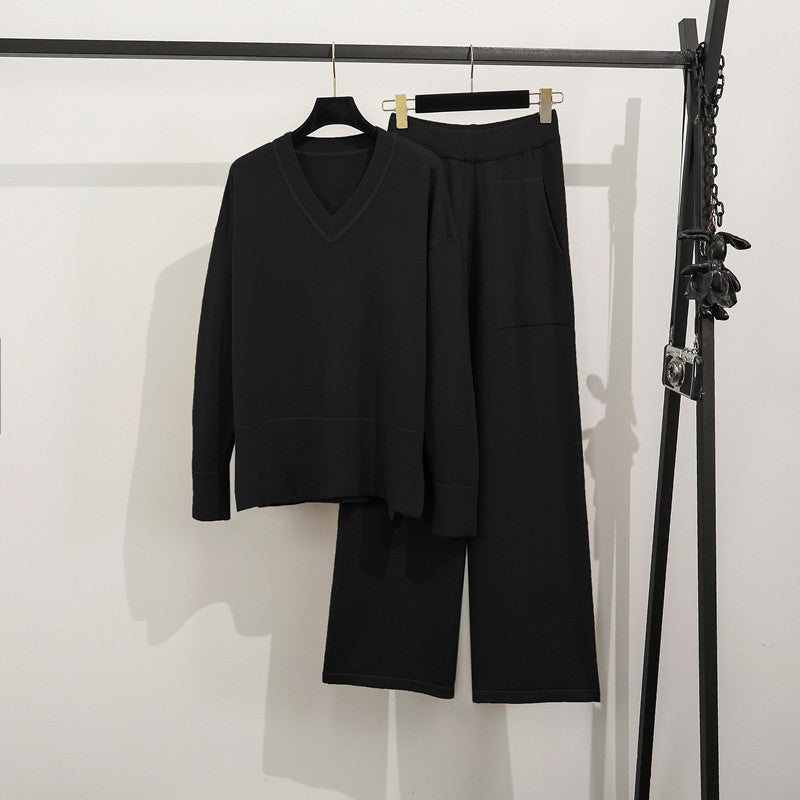 Damer avslappnad stickad loungewear-set med djup V-hals och praktiska fickor Mirla-Eva Jonsson