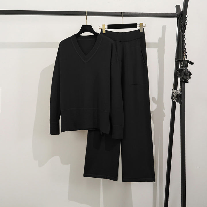 Damer avslappnad stickad loungewear-set med djup V-hals och praktiska fickor Mirla-Eva Jonsson
