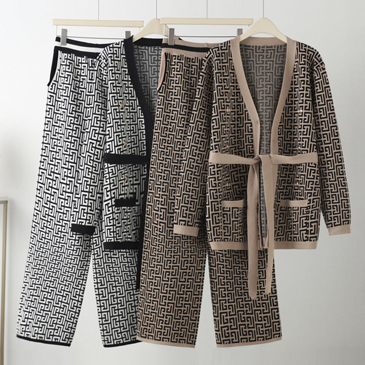 Damer avslappnad stickad loungewear-set med geometriskt mönster Mirla-Eva Jonsson