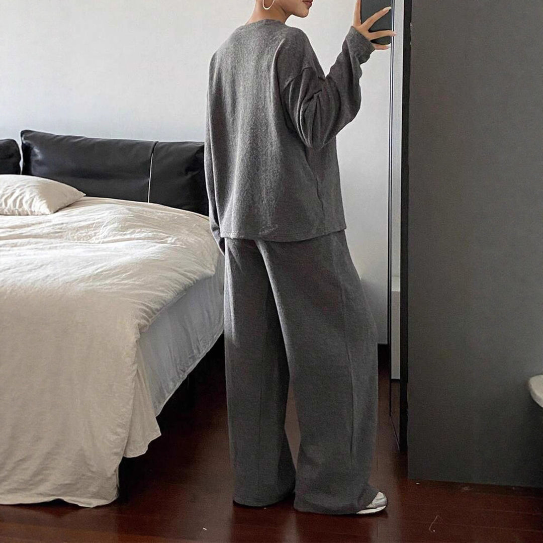 Damer avslappnad stickad loungwear-set med lös passform och asymmetrisk överdel Mirla-Eva Jonsson