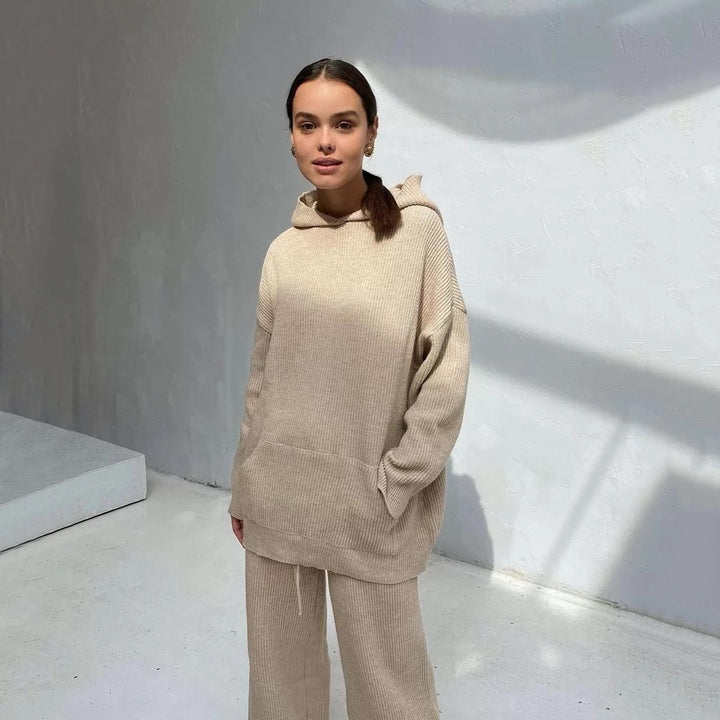 Damer avslappnad stickad set med oversized huvtröja och vida byxor Eva Jonsson-Eva Jonsson
