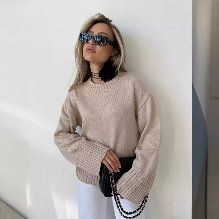 Damer avslappnad stickad tröja med hög krage och breda ribbade muddar Mirla-Eva Jonsson