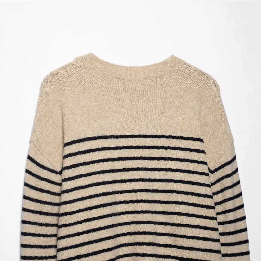 Damer avslappnad stickad tröja med knappslå och randig design Eva Jonsson-Eva Jonsson