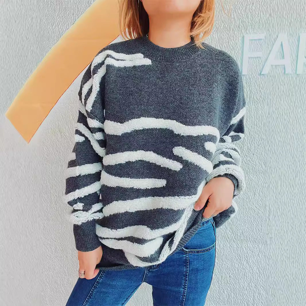 Damer avslappnad stickad tröja med modernt zebramönster Mirla-Eva Jonsson