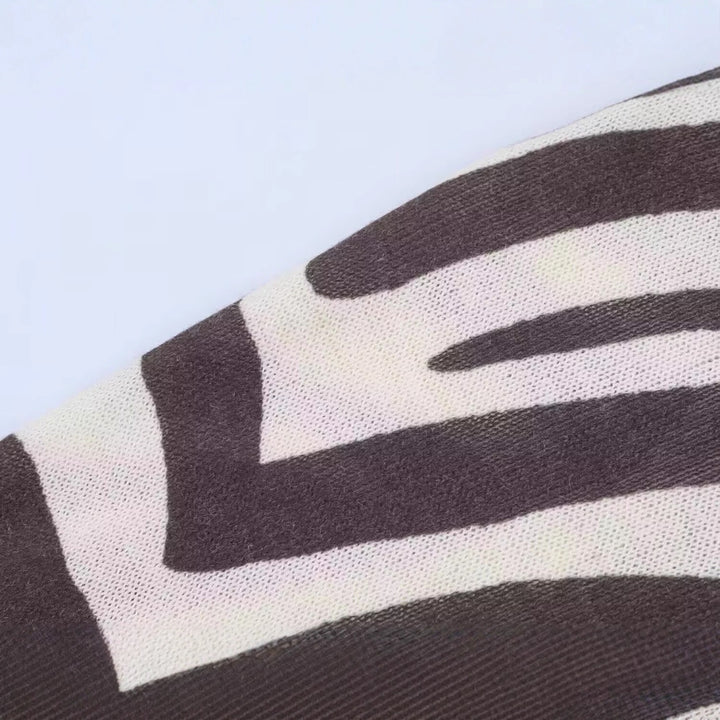 Damer avslappnad stickad tröja med modernt zebramönster Mirla-Eva Jonsson