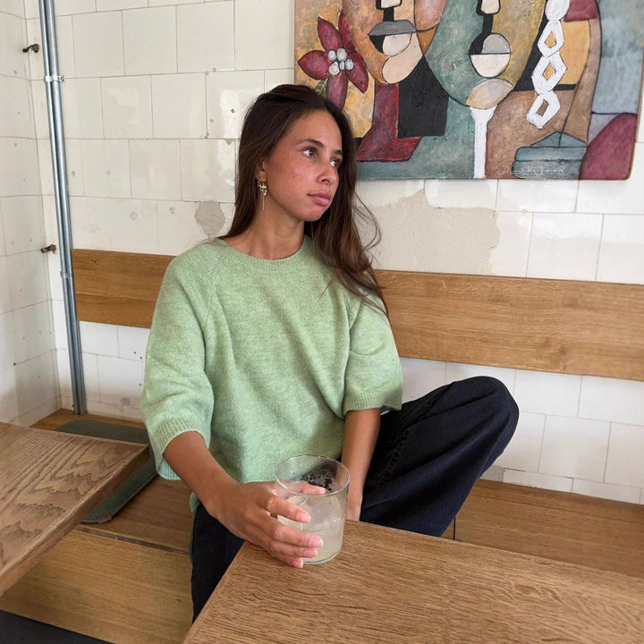 Damer avslappnad stickad tröja med överlappande axlar Mirla-Eva Jonsson