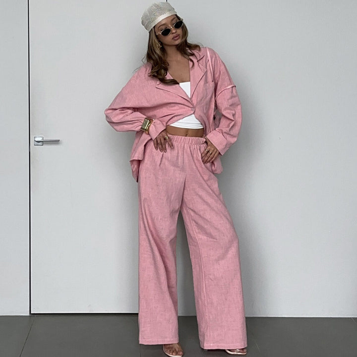 Damer avslappnad strandoutfit med lätt overshirt och bekväma byxor Mirla-Eva Jonsson