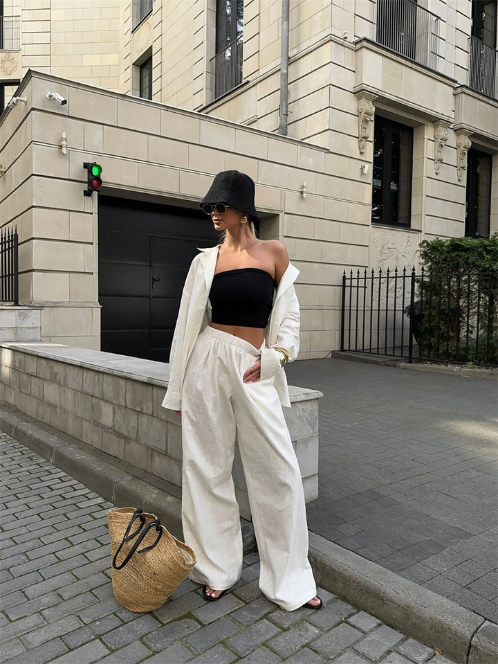 Damer avslappnad strandoutfit med lätt overshirt och bekväma byxor Mirla-Eva Jonsson