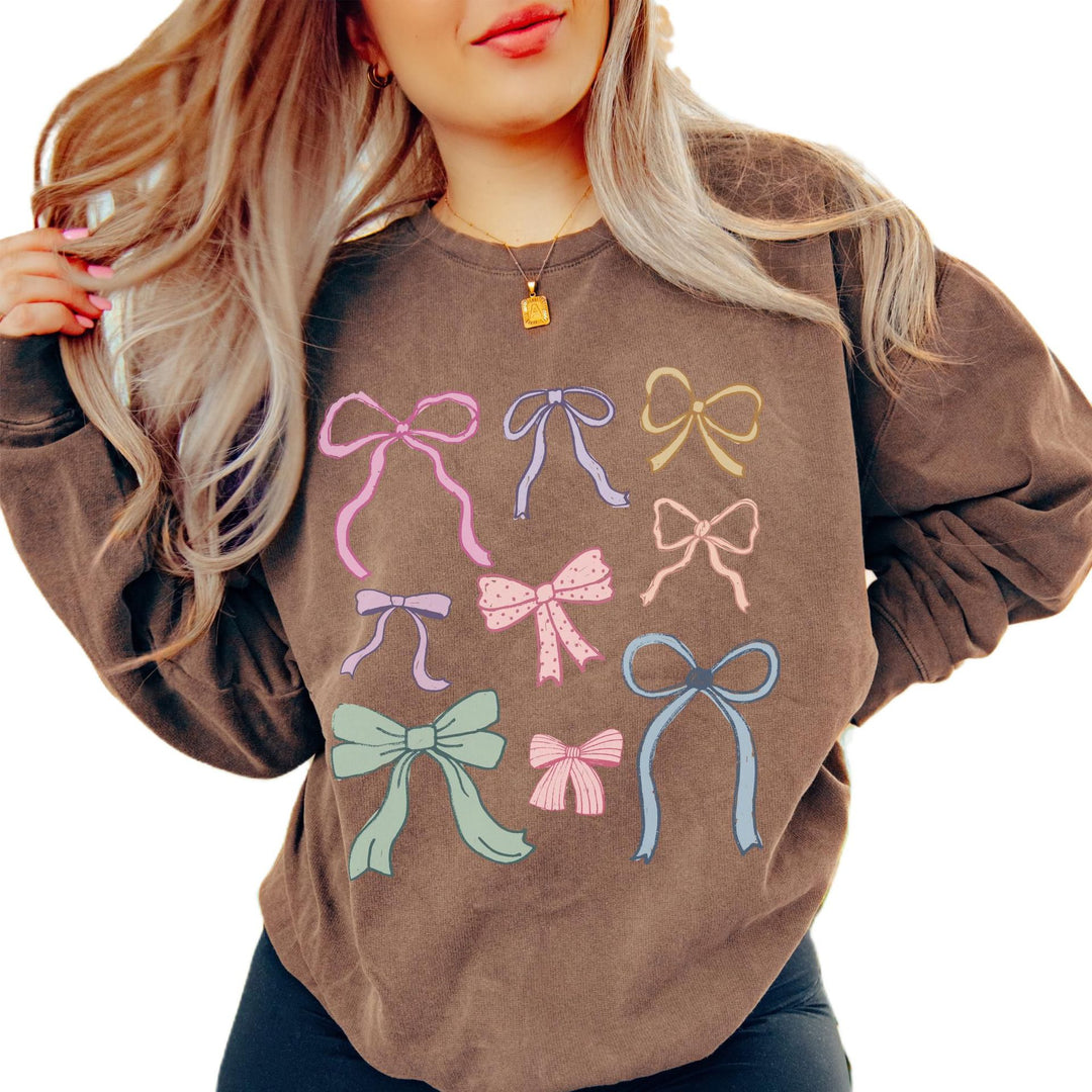 Damer avslappnad sweatshirt med färgglada rosettmotiv Mirla-Eva Jonsson