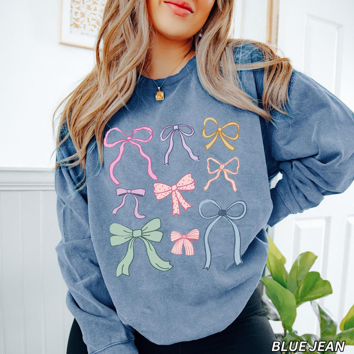 Damer avslappnad sweatshirt med färgglada rosettmotiv Mirla-Eva Jonsson
