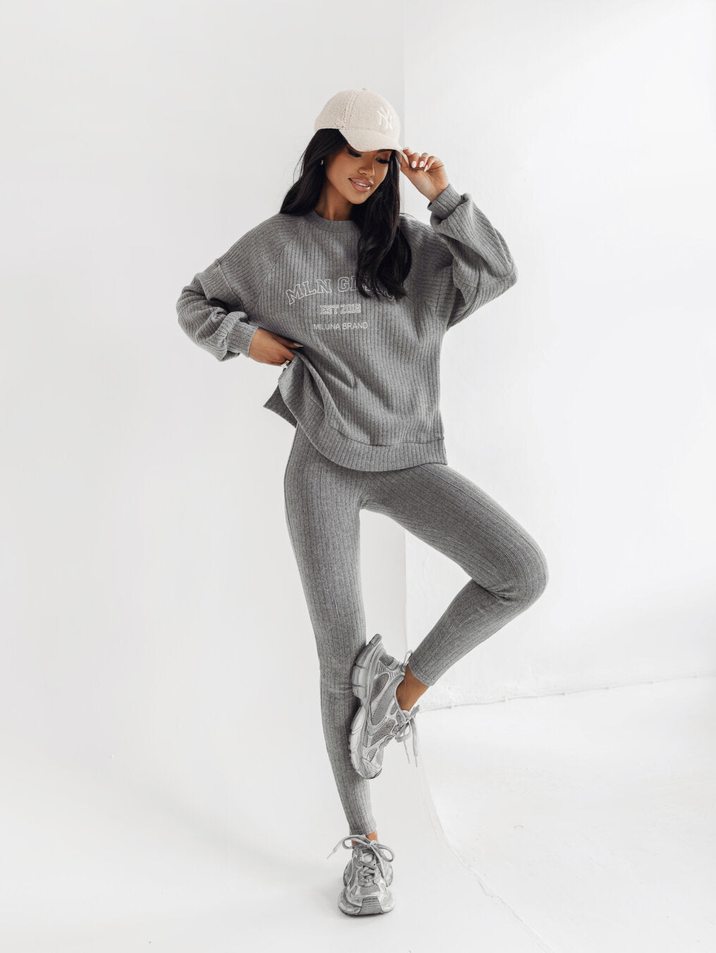 Damer avslappnad sweatshirt och lediga leggings Mirla-Eva Jonsson