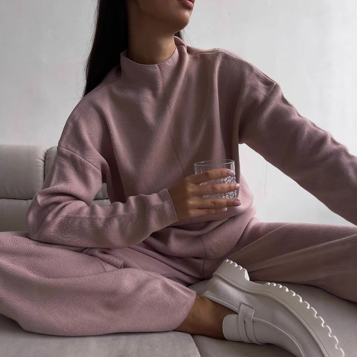 Damer avslappnad sweatshirt-set med hög krage och elegant snitt Mirla-Eva Jonsson