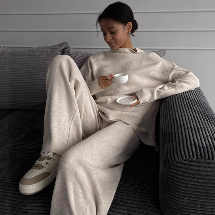 Damer avslappnad sweatshirt-set med hög krage och elegant snitt Mirla-Eva Jonsson