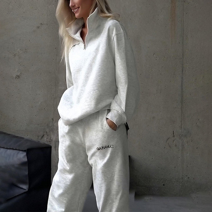 Damer avslappnad tröja med halv dragkedja och bekväma joggingsbyxor Mirla-Eva Jonsson