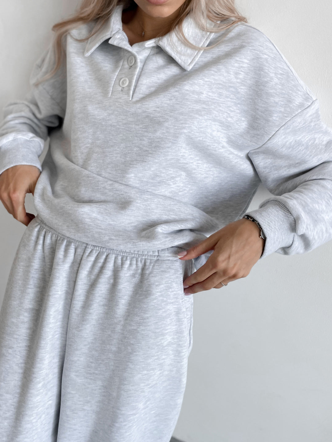 Damer avslappnad tröja med knapppdetaljer och lös passform Mirla-Eva Jonsson