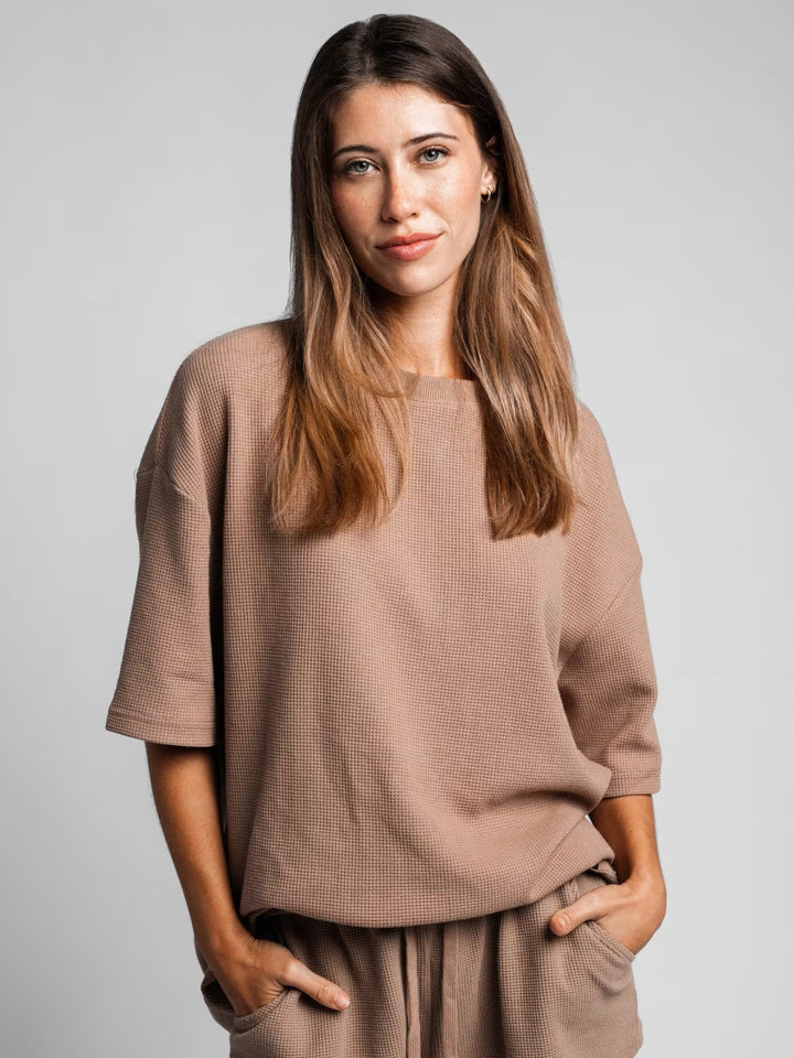 Damer avslappnad våffelstickad set med överskott och bekväm passform Mirla-Eva Jonsson