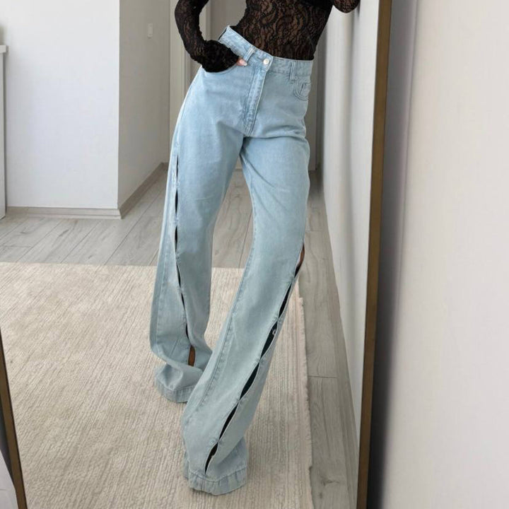 Damer avslappnade jeans med kreativa cut-out-detaljer Mirla-Eva Jonsson