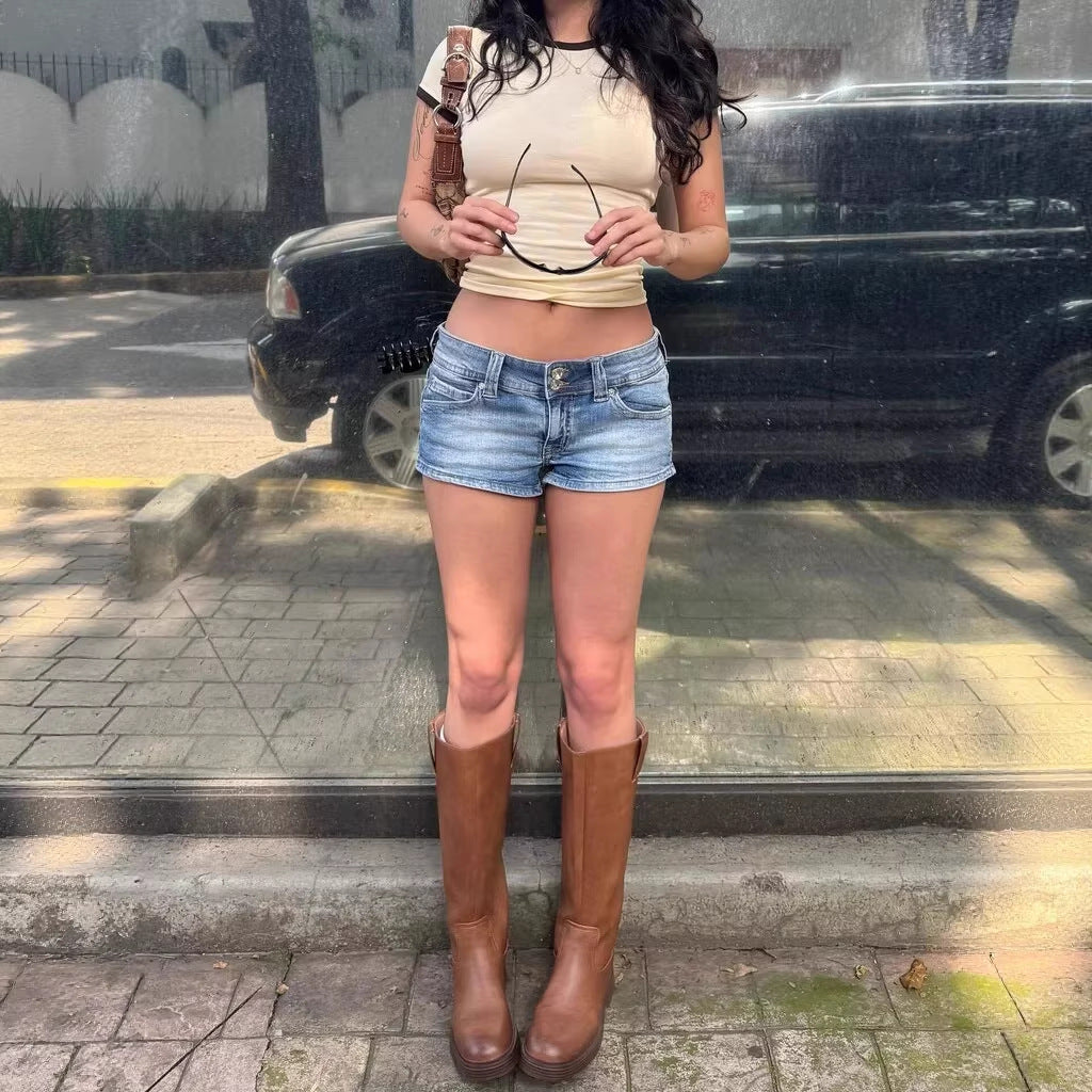 Damer avslappnade jeansshorts med stiliga detaljer Mirla-Eva Jonsson