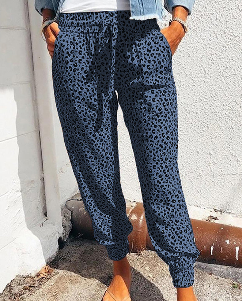 Damer avslappnade joggingbyxor med leopardmönster och elastisk midja Mirla-Eva Jonsson